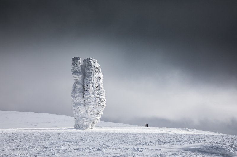 Трое и великанphoto preview