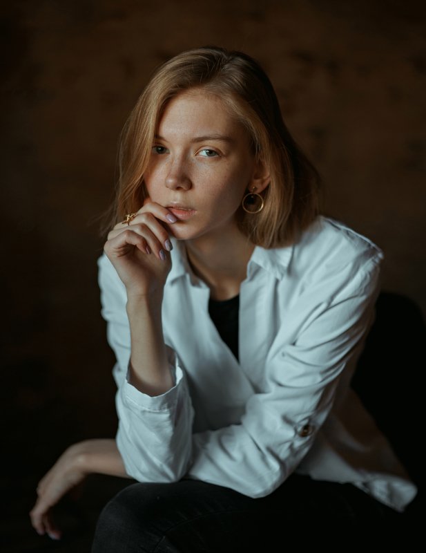 portrait, портрет, girl, indoor, studio, девушка, glass, december, ламповый, retouch, ретушь, цвет, lamp, sony Olhaphoto preview