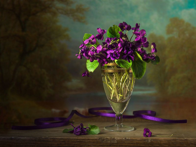 натюрморт с фиалками,весенние цветы,букет,художественное фото,искусство. Милых фиалок букетикphoto preview