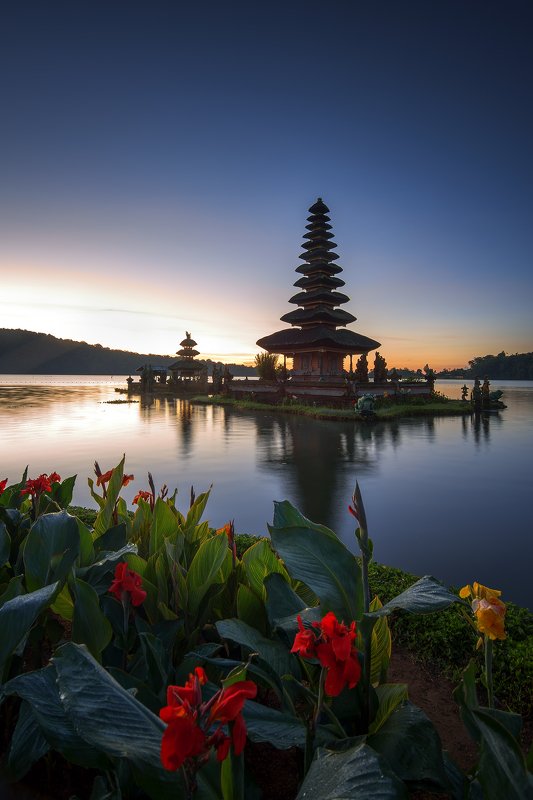 light,landscape,rol,reflection,water peace and beautifulphoto preview