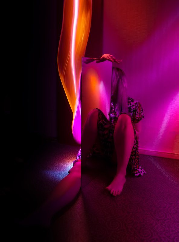 lightpainting, lightart, longexposure, nightphotography, light, night, portrait In the looking glass.photo preview