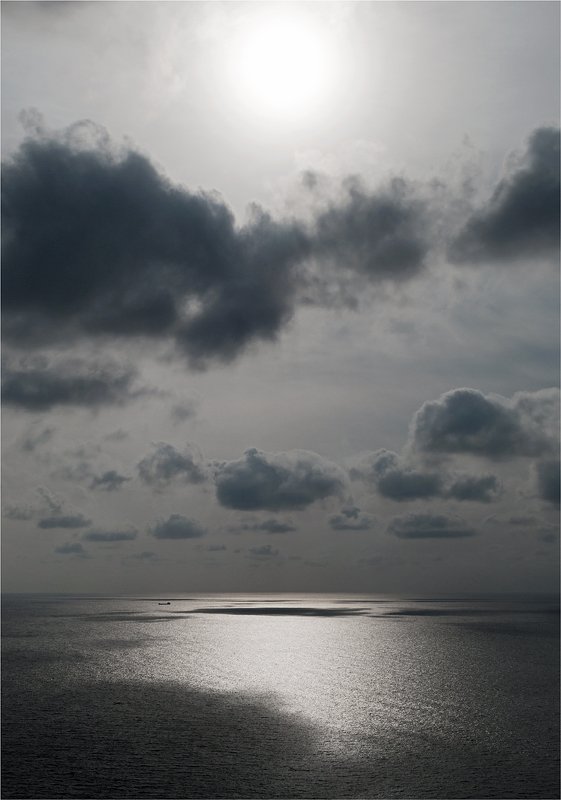 море, облака, корабль Одинокий странникphoto preview