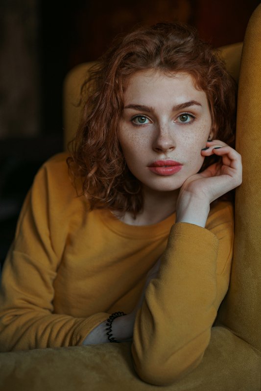 portrait, портрет, girl, indoor, yellow, studio, девушка, молодость, ламповый, retouch, ретушь, цвет, lamp Mariahnphoto preview