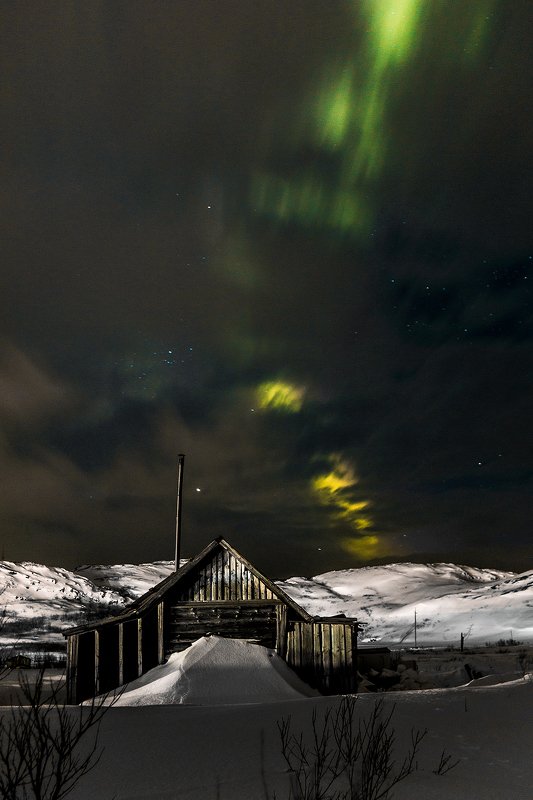 северное сияние, снег Горитphoto preview