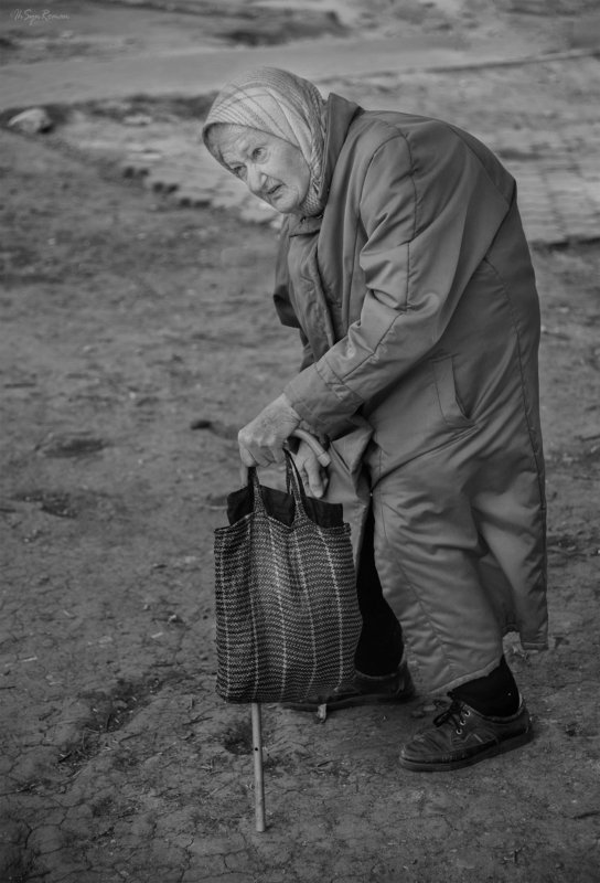 женщина,бабушка,жанр,улица ***photo preview