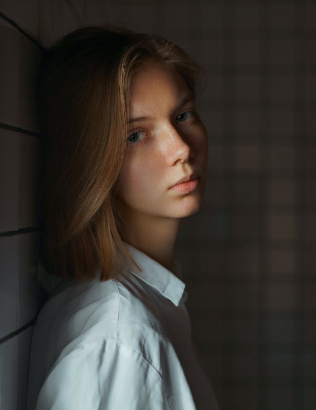 portrait, портрет, girl, indoor, studio, девушка, glass, december, ламповый, retouch, ретушь, цвет, lamp, sony Olhaphoto preview