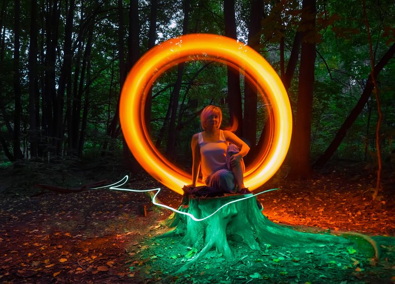 lightpainting, lightart, longexposure, nightphotography, light, night, lightblade, nightportrait, portrait A strange place.photo preview