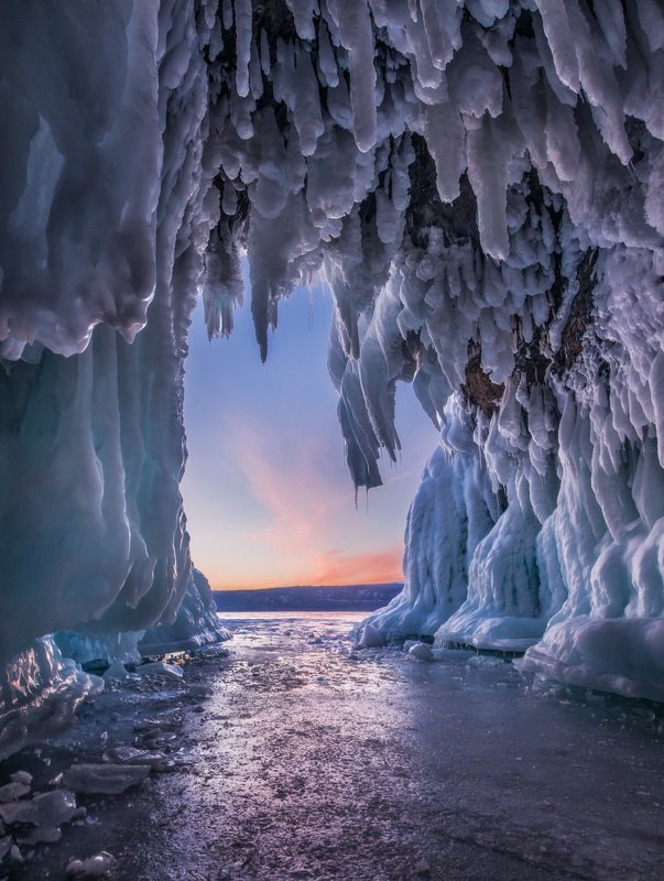 байкал, зима, лед, снег, путешествие, закат, пещера, сосульки Another ice cavephoto preview