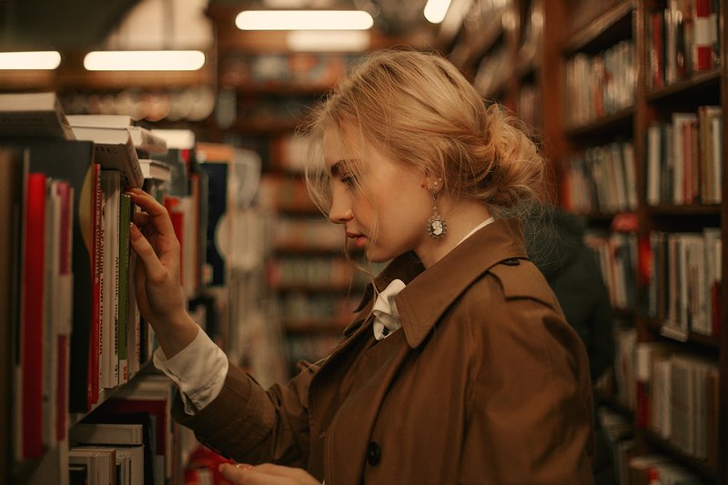 саратов, aroundarknessphoto, beautiful, beautifulgirl, read, portrait, portraitgir Редкое изданиеphoto preview