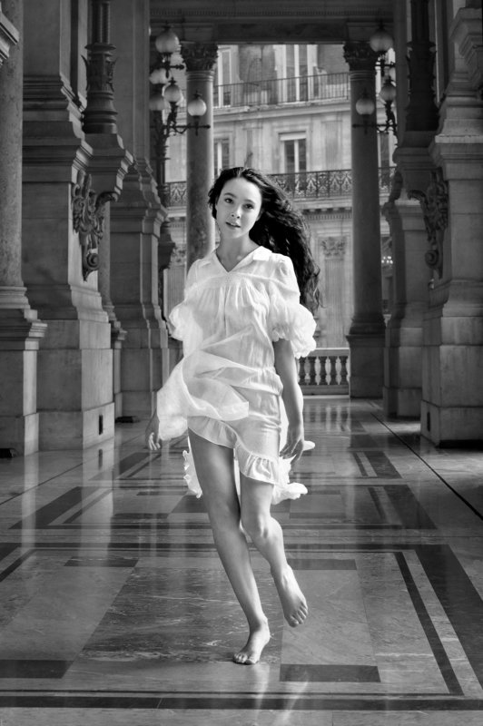 renaissance, venus, associative, girl, face, arms, hair, emotive, run, architecture, paris, bare, light, dress, monochrome, katerina khramova Tribute to Botticelliphoto preview