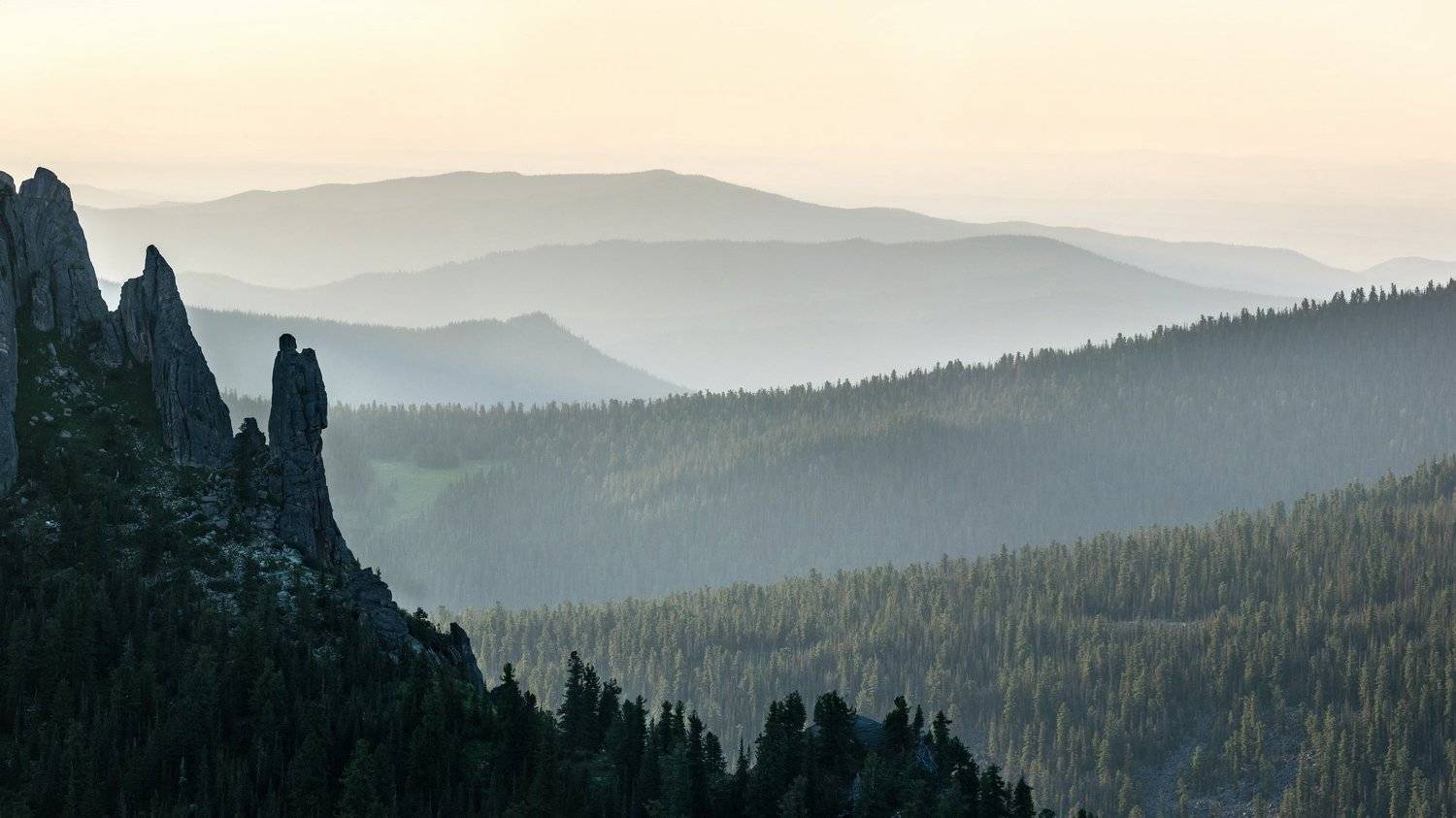 Ангел вечерний. Автор: Николай Васильев горы, сибирь, саяны, западный саян, ергаки, каменный замок, скала, ангел, вечер, Николай Васильев