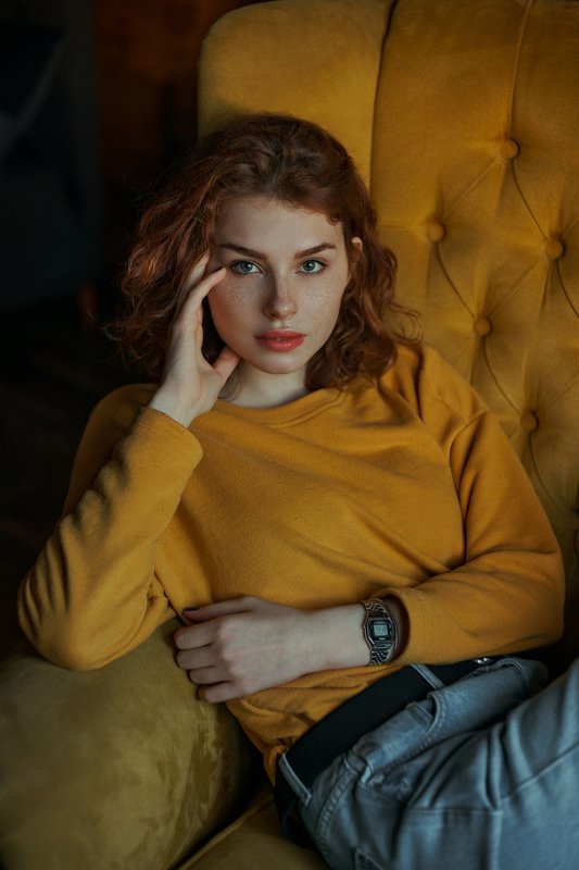 portrait, портрет, girl, indoor, yellow, studio, девушка, молодость, ламповый, retouch, ретушь, цвет, lamp Mariahnphoto preview