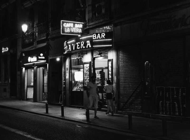 monochrome, spain, madrid, black and white, street Un rendez-vous manque фото превью