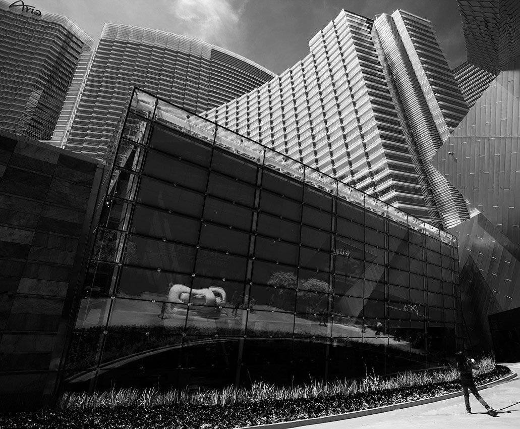 Девочка и город. Автор: VLADIMIR PAVELKO , VLADIMIR PAVELKO