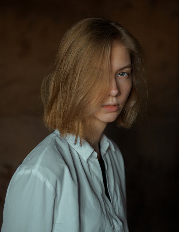 portrait, портрет, girl, indoor, studio, девушка, glass, march, ламповый, retouch, ретушь, цвет, lamp, sony Olhaphoto preview