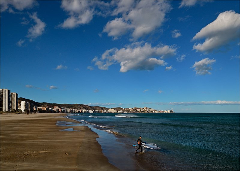 море, пейзаж, волны, вода, небо, облака, город Обогнать ветерphoto preview