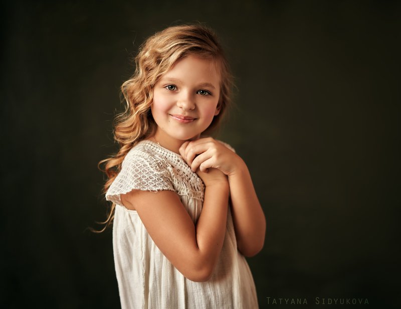 девочка, красивая, блондинка, красивый портрет, портрет, tanyasid Портрет кудрявой восьмилетней девочки при свете из окнаphoto preview