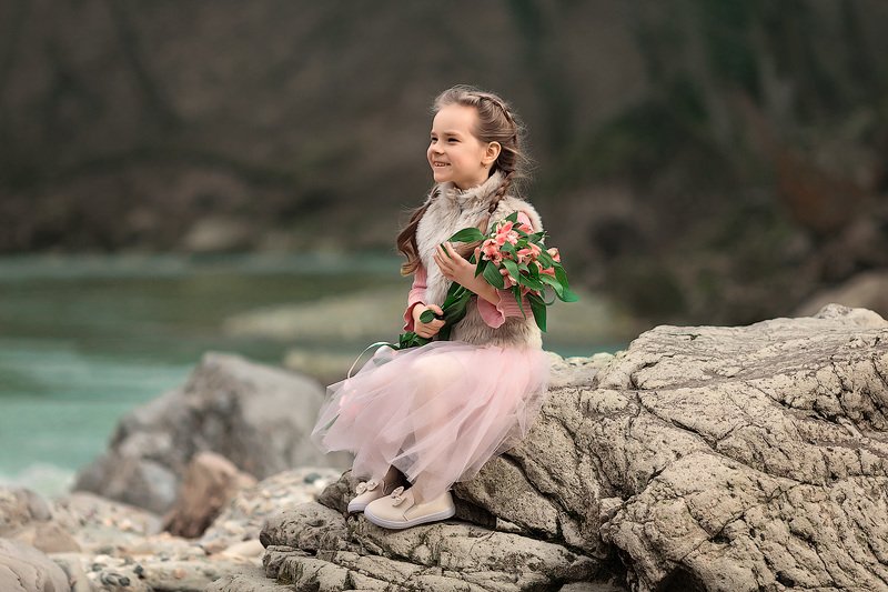 девочка,  детская и семейная фотосессия, детский и семейный фотограф, радость, восторг, счастье, фотосессия, девочка, детское фото, детский фотограф, детское фото, детская фотосессия, весна, речка, красота, смех, улыбка, цветы Восторгphoto preview