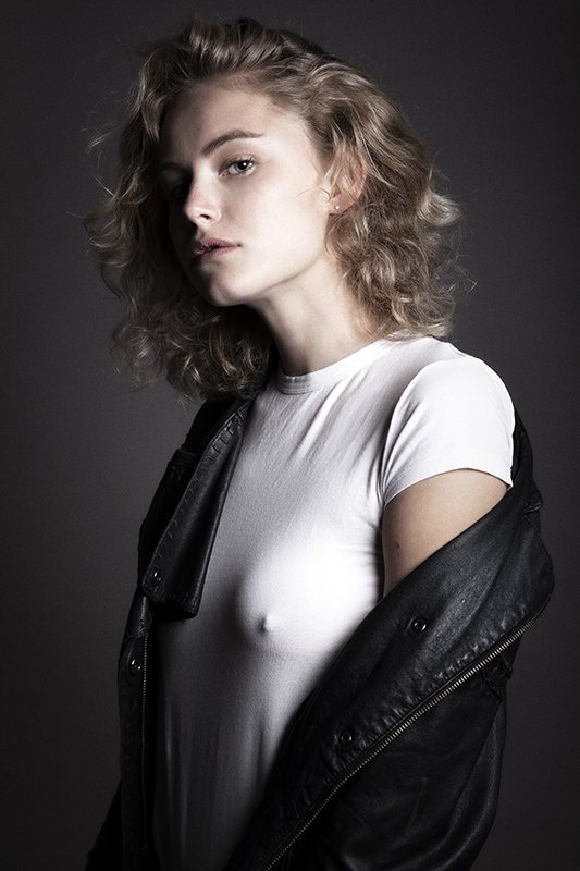 simone zeffiro olivia schutz portrait fineart sexy model woman girl nipple Oliviaphoto preview