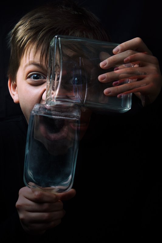 мальчик, крик, стекло, портрет Shoutphoto preview