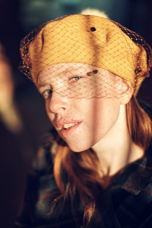 женский портрет, портрет, фотосессия на улице Дашаphoto preview