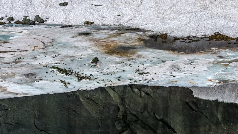 горы, сибирь, саяны, западный саян, ергаки, ник васильев, снег, озеро, озеро чёрное, иллюзия Висячие льды Черного озера.photo preview