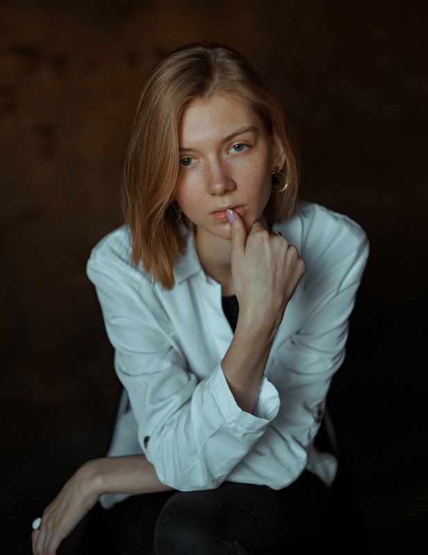 portrait, портрет, girl, indoor, studio, девушка, glass, march, ламповый, retouch, ретушь, цвет, lamp, sony, beauty Olhaphoto preview