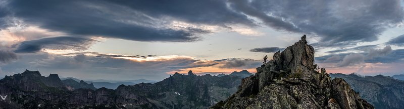 горы, сибирь, саяны, западный саян, ергаки, закат, ник васильев, сумерки, человек, гора антей, панорама Семь шагов до вершины.photo preview
