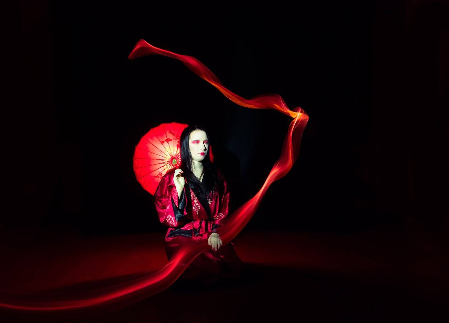 Молния ночью во тьме.. Автор: Николай Требухин lightpainting, lightart, longexposure, nightphotography, light, night, portrait, Николай Требухин