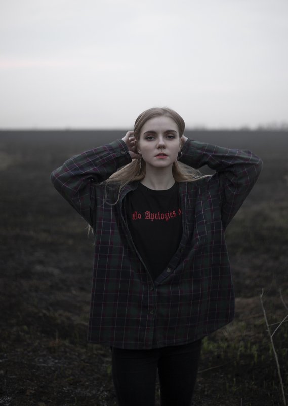 portrait,girl,beautiful,fashion,screatives,hine,девушка,портрет,весна,апрель,april,color,field,beautifulgirl,fashionillustration,fashiongirl,springrlove,spring2019,весна2019,цвета,вечнаявесна,капель,thaw,filmcolor,film. April eveningphoto preview