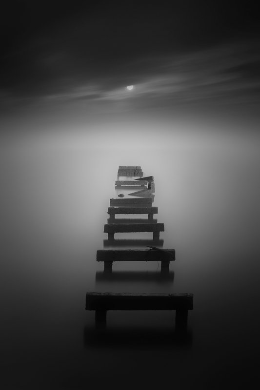 black & white,landscapes,reef,sea,travel,light and shadow,wenzhou,china,moon,night Ladder under the moonlightphoto preview
