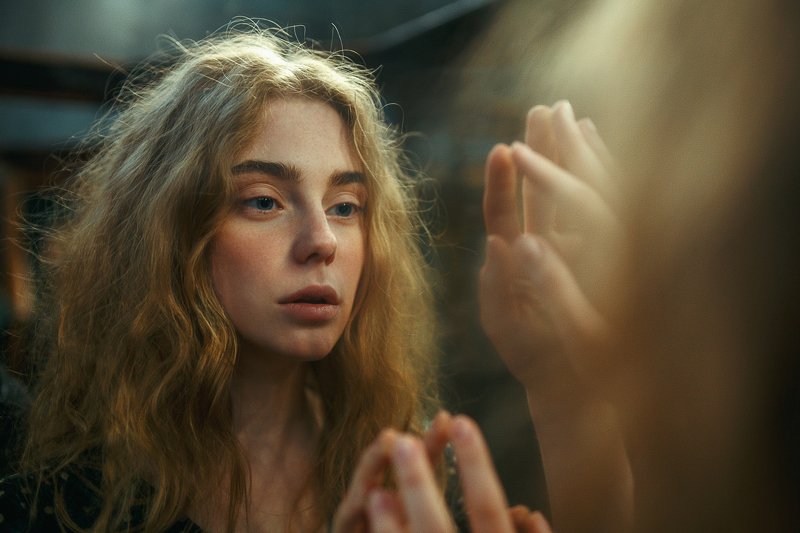 portrait, портрет, girl, redhair, portraiture, indoor, девушка, молодость, ноябрь, ламповый, retouch, ретушь, цвет, stereo, rainbow Yevgeniaphoto preview