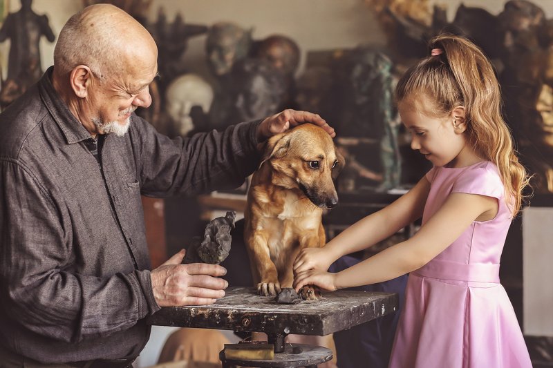 скульптор мастерская собака художник В мастерскойphoto preview