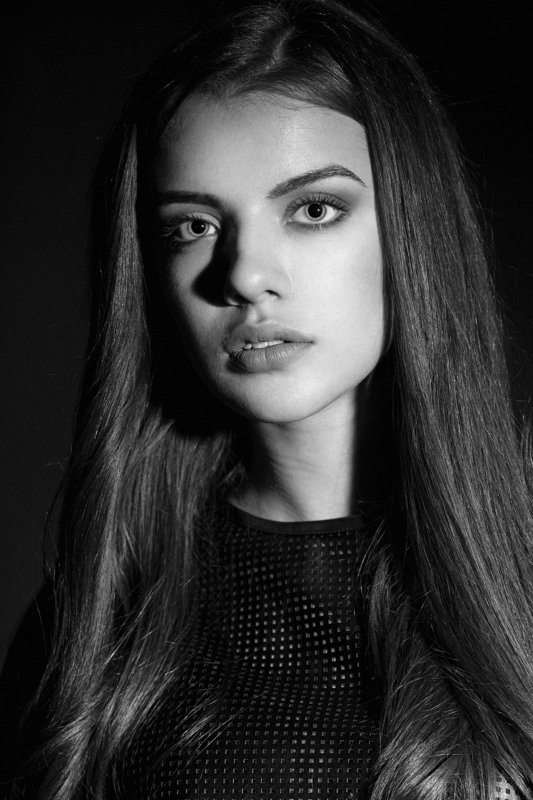 light, Asen Andreev, Asen Andreev Photography, Portrait, B&W, Black & White, Model, Studio, Fashion, Contrast, Posing, Stelianaphoto preview