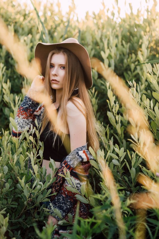 female, girl, woman, light, portrait, Ожиданиеphoto preview