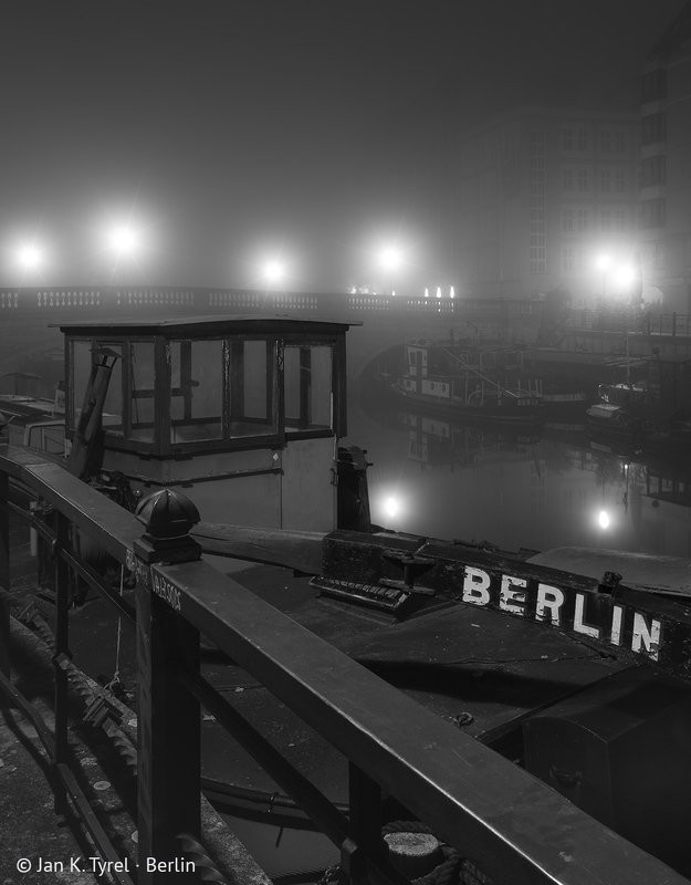 #berlin, nightphotography, fog, foggy, longexposure, Берлин, чб, monochrome, bnw, Чёрно-белая, ночная фотография Berlin: Inner City - historic harbor (Fischerkiez / Fischerinsel)photo preview