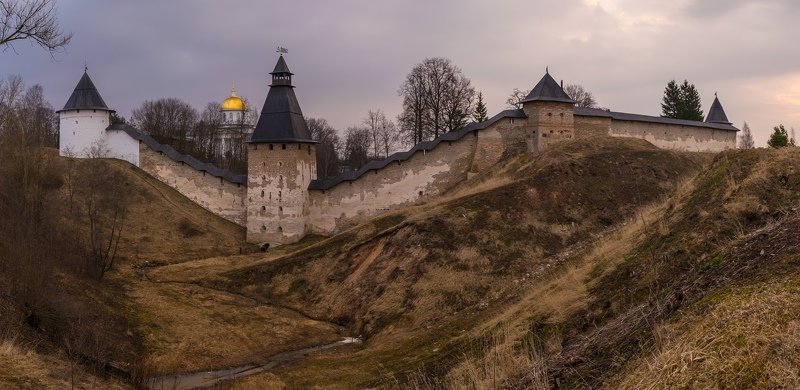 pskov, pleskau, псков, landscape, псковскаяобласть, pskovregion, печоры, pechory, монастырь, облака, утро, nikon, nikonrussia, sigma, velbon, rtgtv, 35photo, russia, foto, фото, photo,photography Печоры. Свято-Успенский Псково-Печерский монастырь.photo preview