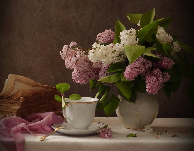 натюрморт, сирень, чашка, книга, цветы сирень душа моя...photo preview