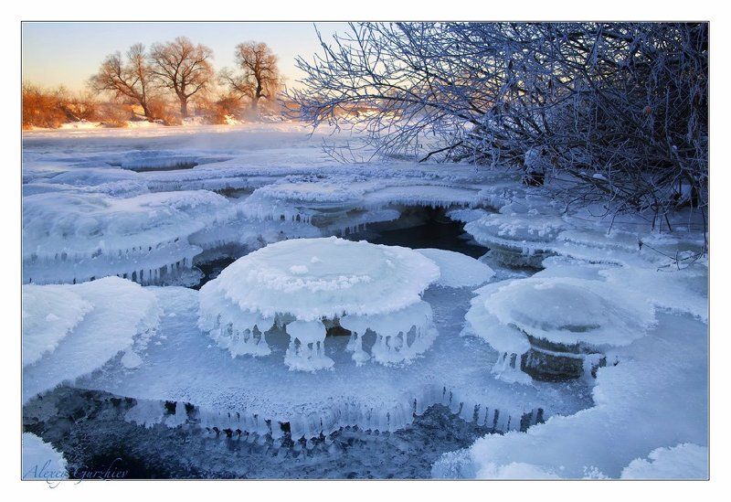 Причуды зимней рекиphoto preview