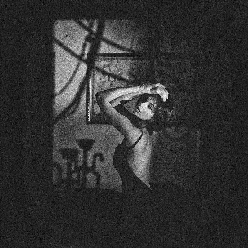 девушка, платье, город, дом ***photo preview