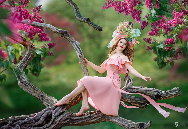 Девушка, сирень, ствол, ветви Дыхание весны фото превью