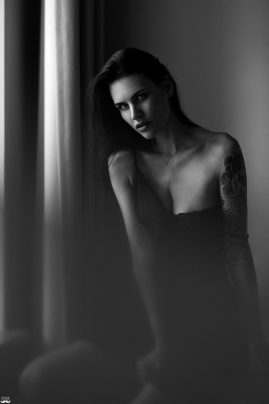 bw, black and white, monochrome, portrait, nikon, d810, people, mood, moody, dark, look, tattoo, girl, woman, style Vestinaphoto preview