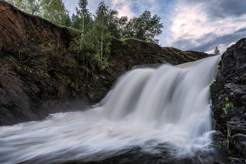 Водопад в посёлке Висимо-Уткинскphoto preview