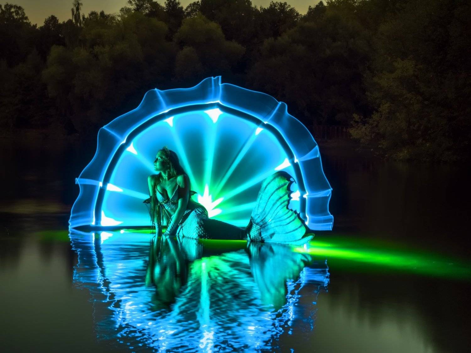 I met a real mermaid!. Автор: Николай Требухин lightpainting, lightart, longexposure, nightphotography, light, night, portrait, Николай Требухин