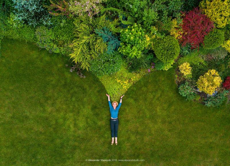 в садуphoto preview