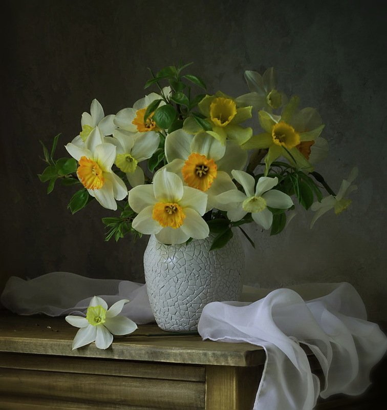 натюрморт, цветы, нарциссы, букет, ваза, весна нарциссыphoto preview