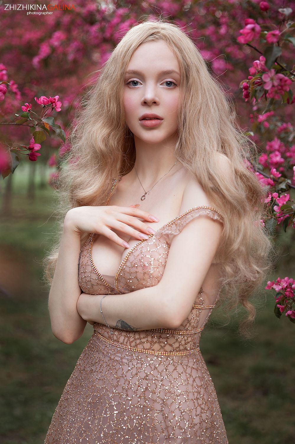 девушка, красивая, прикосновение, цветы, цветение, розовое, глаза, нежность, фотограф, москва, portrait, fce, girl, beauty, портрет, Галина Жижикина