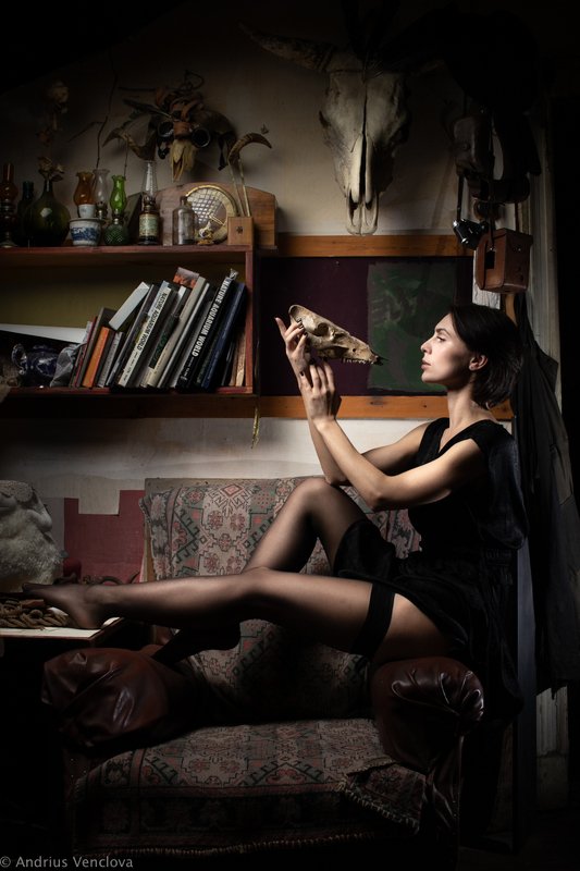 Female with skullsphoto preview