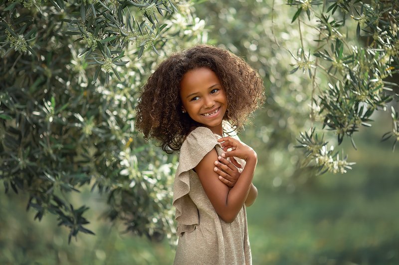 улыбка девочка кудряшки оливки ***photo preview