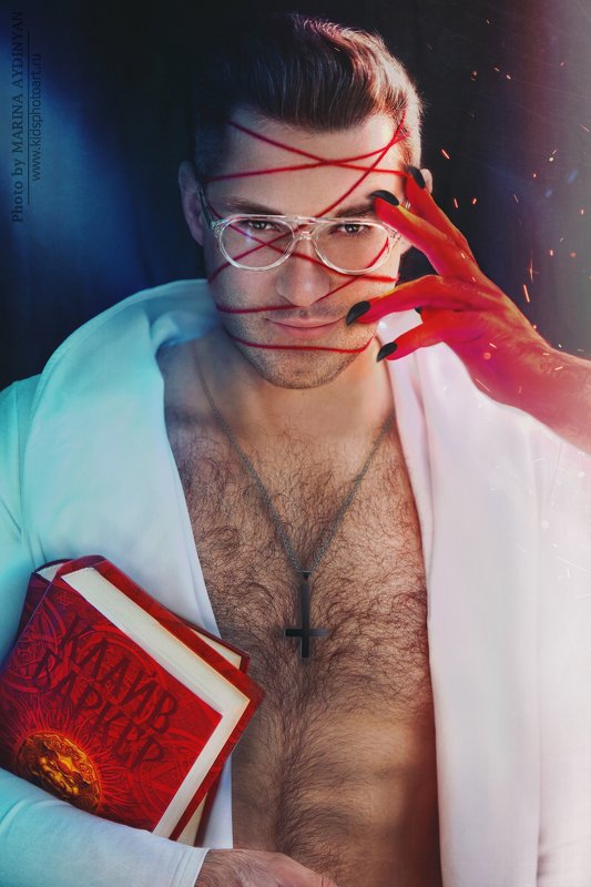 #книги, #фотосессия, #постановочнаяфотография, #дьявол, #horror, #art, #цифровоеискусство, #photoart, #photo, #photosession, #photographer, #мужскойпортрет, #художественныйпортрет, #концептуальнаяфотография Книга Кровиphoto preview